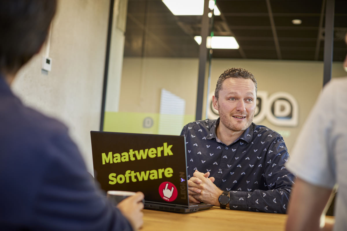 Maatwerk software is kostenbesparend